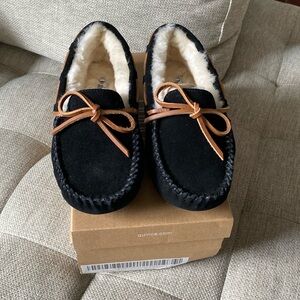 Quince Australian Shearling Moccasin Slippers black